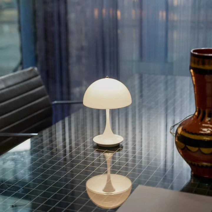 EclatéAura - An enchanting rechargeable table lamp